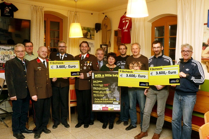 ...das sensationelle Spendener­gebnis von 10.800 Euro ein.