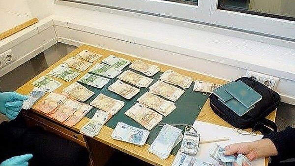 Die von der Polizei sichergestellten 8400 Euro.