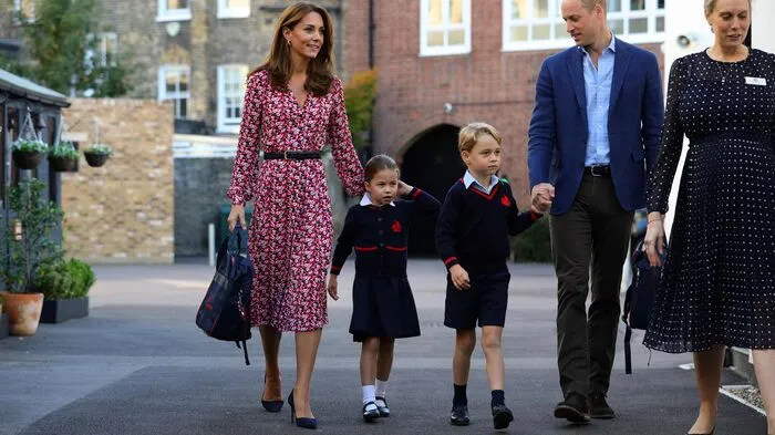Die vierjährige Tochter von Prinz William und Herzogin Kate (beide 37) ist eingeschult worden. Sie besucht - wie ihr großer Bruder George (6) - eine Privatschule im Süden von London.