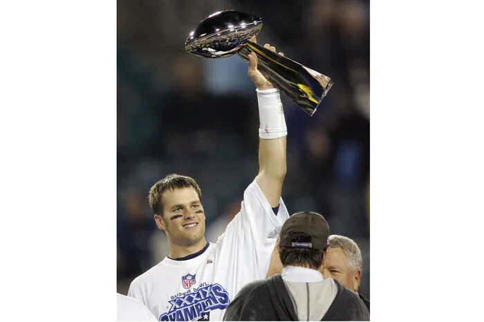 Weil aller guten Dinge drei sind, legte Brady mit den Patriots 2005 gleich noch einen nach. Im Super Bowl wurden die Philadelphia Eagles mit 24:21 besiegt.