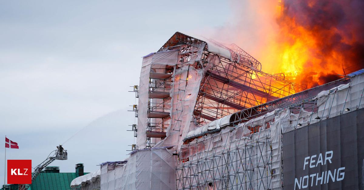 Turmspitze eingestürzt: Großbrand in Kopenhagen: Historische Börse ...