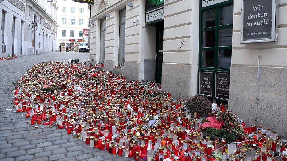 Vier Personen wurden beim Terroranschlag in der Wiener Innenstadt getötet, 23 wurden verletzt.