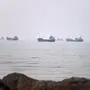 Schiffe fahren auf der Straße von Hormuz