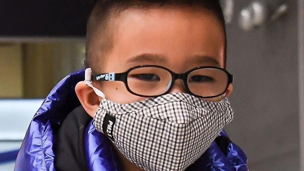 Ein Mundschutz kann als Vorsorgemaßnahme helfen