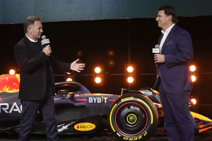 Der Red Bull Formel 1 Chef spricht mit dem CEO von Ford über das neue Auto.