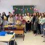 Die Schüler und Schülerinnen von Tanja Perchtold gratulieren ihr zur neuen Aufgabe als provisorische Schulleiterin