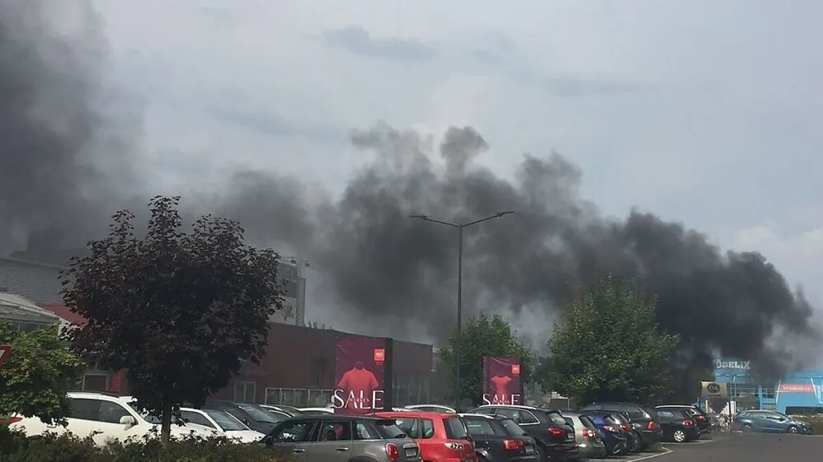 Massive Rauchschwaden in der Arena Fohnsdorf