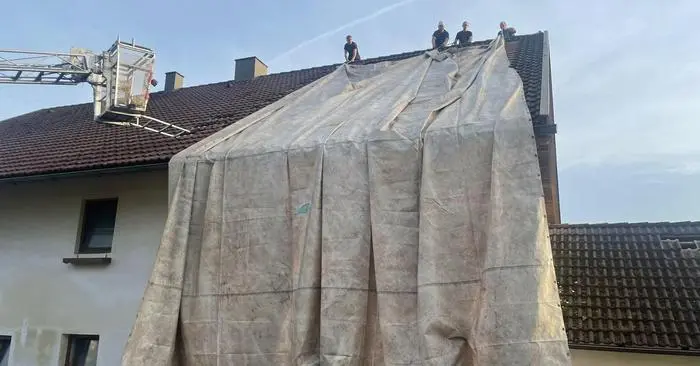 In Langegg wurde ein Hausdach abgedeckt