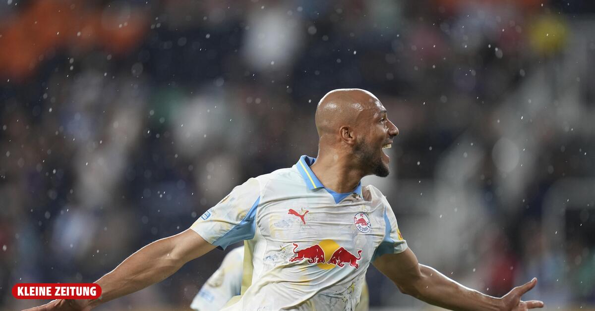 Salzburg celebrate 2:1 opening win against Pachuca