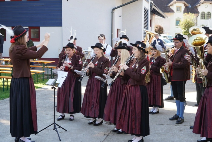 Die Trachtenkapelle Hasslacher umrahmte die Feierlichkeit musikalisch.