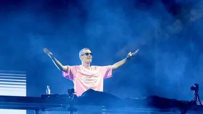 Ein DJ vor seinem Equipment  | Mit seinen Songs wie „Freestyler (Rock The Microphone)“ und „Are You With Me“ heizte der Belgier ordentlich ein. 