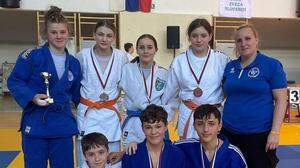 Judoteam Zeltweg-Trainerin Elke Salomon freute sich mit ihren Schützlingen in Ptuj über sieben Medaillen