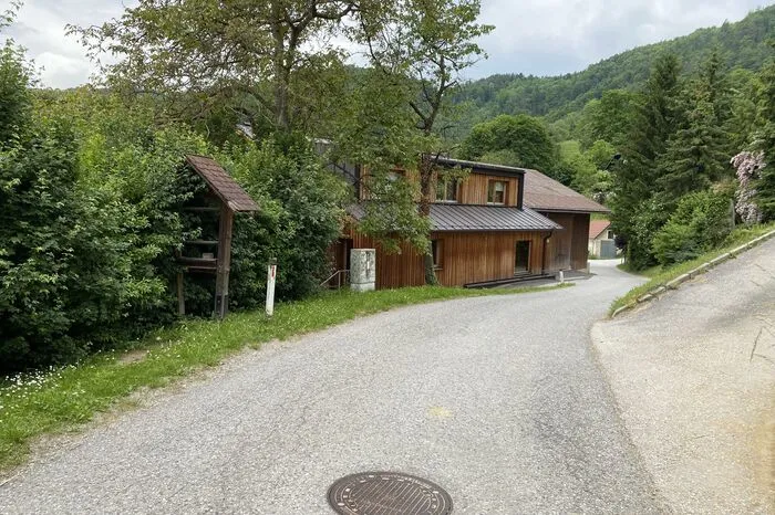 ... und von der Straße aus gesehen.