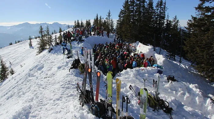 150 Skitourengeher kamen zur traditionellen Lahngangparty