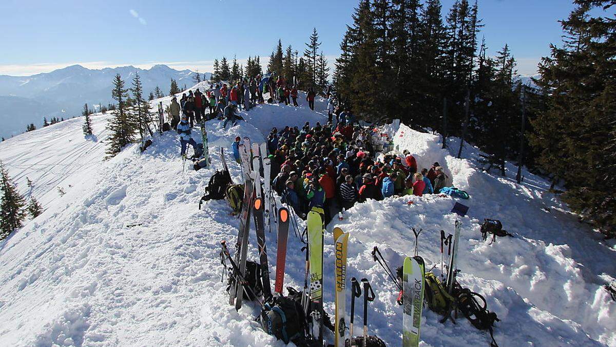 150 Skitourengeher kamen zur traditionellen Lahngangparty