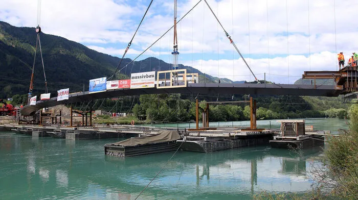 Die Brücke ist ein Lückenschluss zwischen Töplitsch und der Haltestelle Puch