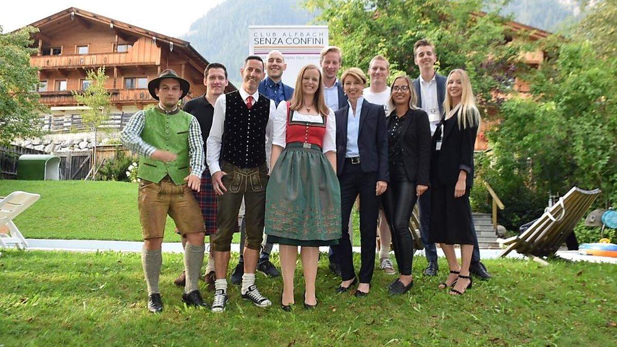 Landeshauptmannstellvertreterin Gaby Schaunig (Dritte von rechts) mit Kärntner Alpbach-Stipendiaten/-Stipendiatinnen