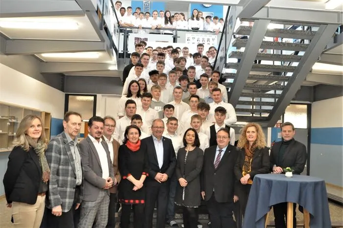 Klicken Sie sich durch die Fotos von der Eröffnung des Labors für "Digitalisierung 4.0".