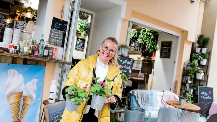 Endlich ist es wieder soweit: In Villach sperrt die Gastronomie auf und die Leute holen sich bereits an den verschiedenen Standorten eine Erfrischung. Groß ist der Andrang nicht, ab Mittag wird mit höherer Frequenz gerechnet.