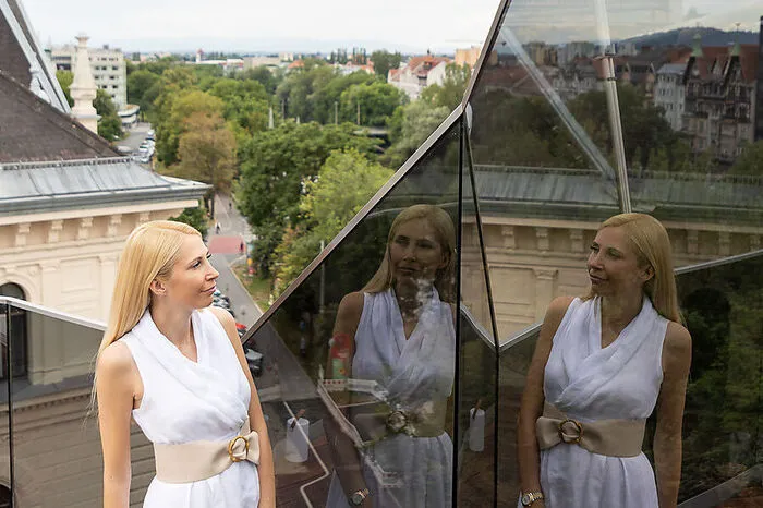 Über den Dächern der Stadt.Wie sich Verena Kubinzky-Papik den lang gehegten Traum von der Dachterrasse auf einem Altbau in der Grazer Innenstadt erfüllte.Die ganze StoryFotoserie