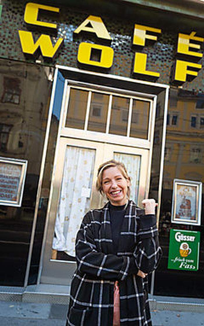 Vor dem Café Wolf in der Annenstraße