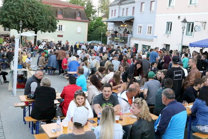 Denn am Salzburger Platz war am Freitagnachmittag so einiges los. 