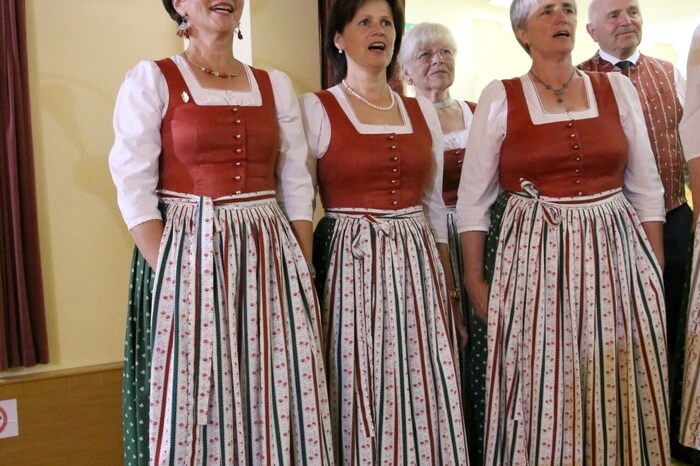 Neben dem Veranstalter (Leitung: Erich Rattenberger) wirkten am Samstagnachmittag weiters der Gemischte Chor Zweinitz (Manfred Kraßnitzer), Männergesangverein Krappfeld (Gerald Rießer), Volksliedchor Althofen (Jakob Feichter) sowie der MGV „Kornblume“ Liebenfels unter der Leitung von Peter Müller mit.