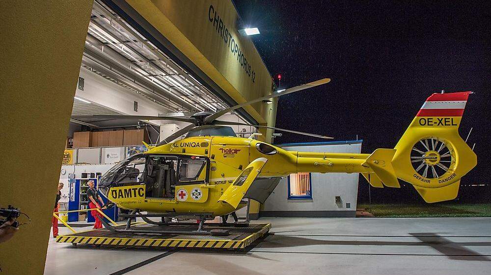 Am Hubschrauberstützung des C12 beim Flughafen Thalerhof