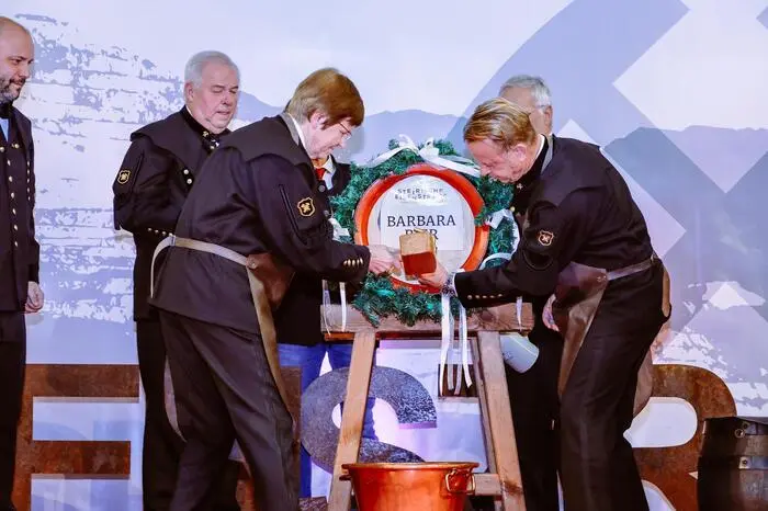 Zu diesem Anlass wurde traditionellerweise auch das Barbarabier 2024 offiziell „o‘zapft“.