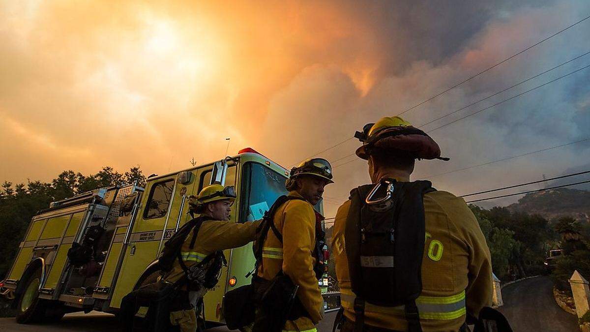 Tausende Feuerwehrmänner sind im Einsatz