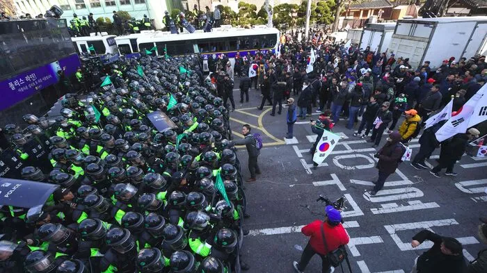 Die Proteste gegen die Amtsenthebung von Südkoreas Präsidentin Park Geun-hye haben ein Todesopfer gefordert.   