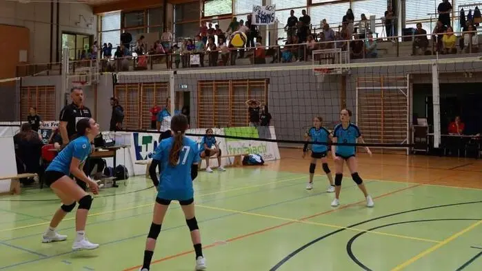 In der Volleyballhochburg Eisenerz kämpften nicht wie gewohnt die Damen der Erzbergmadln um einen Sieg in der 1. Bundesliga, sondern die Jüngsten des heimischen Volleyballnachwuchses um den Titel bei den österreichischen Meisterschaften.  
