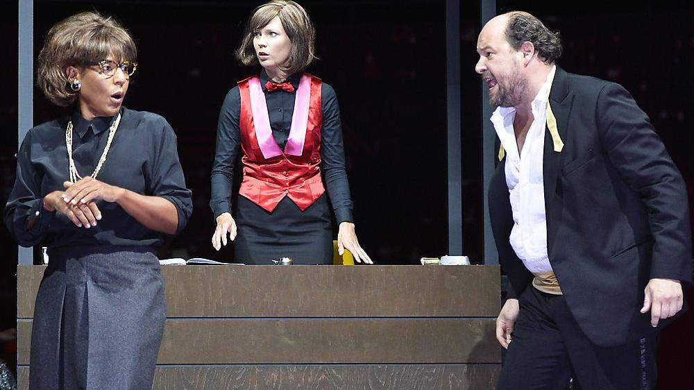 Rainer Galke als 'Antonio', Anja Herden (links) als 'Shylock' und Evi Kehrstephan als deren Tochter 