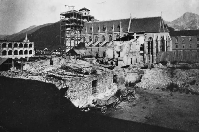 Im Jahr 1865 brach im Stift Admont ein großer Brand aus, der weite Teile des Baujuwels zerstörte. Die Bibliothek konnte gerettet werden.