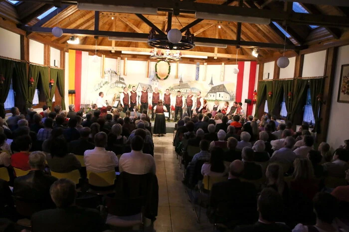 Allen voran Stadtrat Josef Pepper, Burghofspiele-Obmann Helmut Wachernig, Provisor Bernard Grabowski, Gauobmann-Stellvertreter Gottfried Steindorfer, Ehrengauobmann Jakob Feichter, Tischlermeister Wilfried Ernst sowie Dreiwiesenhütte-Wirtin Andrea Kerschbaumer.  