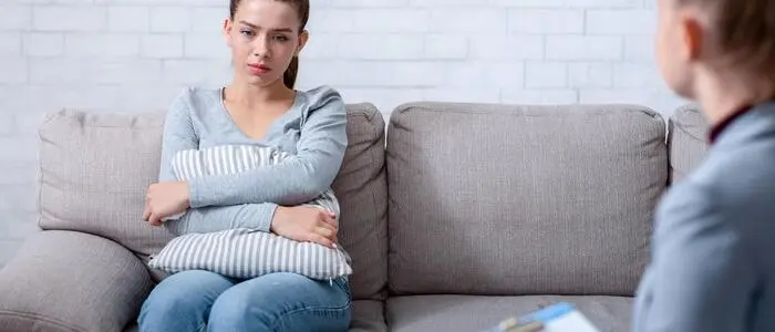 Eine Patientin mit einer Psychologin