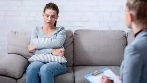 Eine Patientin mit einer Psychologin