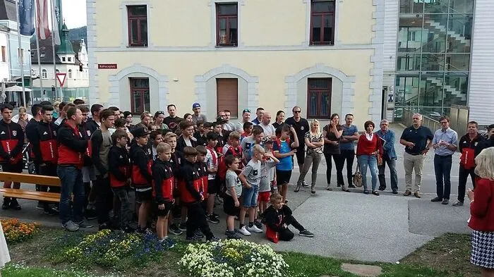 Fußballer der NSG Liezen und deren Eltern fordern die Fusion der beiden Vereine SC und WSV Liezen