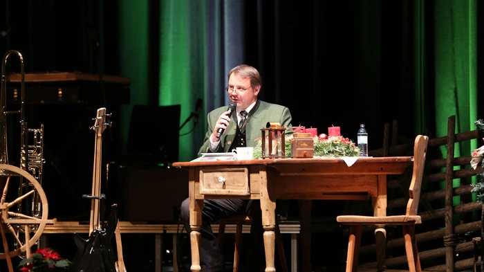 Sepp Loibner führte humorvoll durch das Programm.