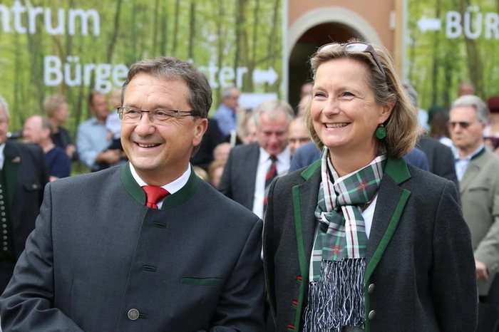 Nach dem offiziellen Festakt mit Landtagspräsidentin Bettina Vollath wurde auf zahlreichen Bühnen und Plätzen aufgespielt und aufgetanzt. Der Tourismusverein unter Obmann Matthias Batruel hatte den Hauptplatz in einen großen Festplatz verwandelt.