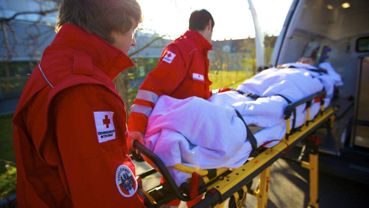 Jährlich verrichten 45 junge Menschen beim Roten Kreuz Osttirol ihren Zivildienst. Suche nach Zivildienern wird immer schwieriger und aufwendiger