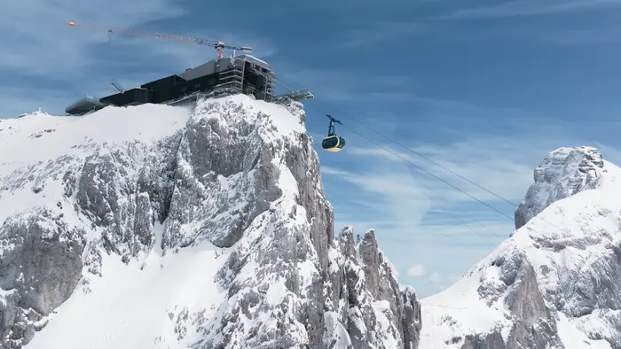 Hoch oben entstand die Bergstation am Dachstein