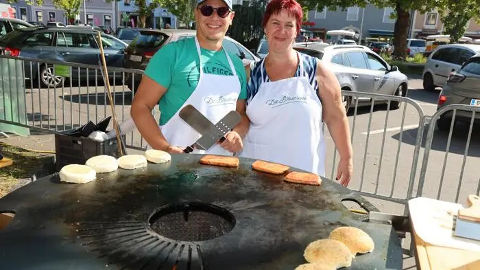 Die Bäuerinnen des Bezirks Südoststeiermark kochten kürzlich wieder auf dem Feldbacher Hauptplatz bei ihrem traditionellen Bäuerinnenfrühstück 