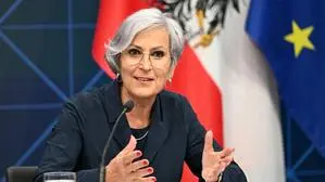 Justizministerin Anna Sporrer (SPÖ) 