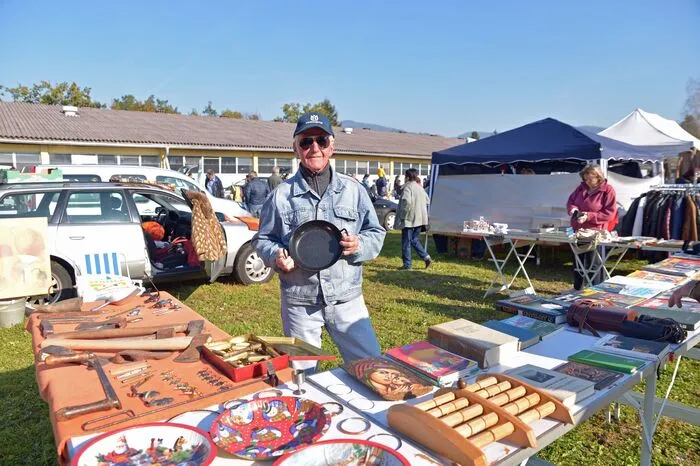 Daurunter auch Herbert Fiester aus Ferlach, der beinahe jedes Wochenende auf einem Flohmarkt anzutreffen ist.