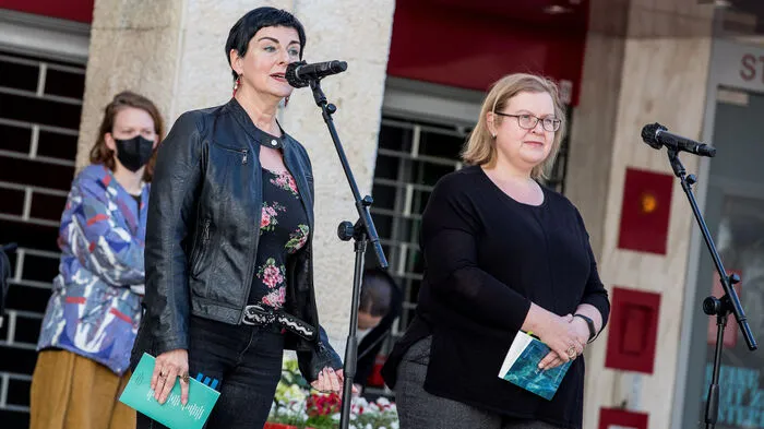 Mit Wortbeiträgen aus der Zivilgesellschaft und Politik sowie Kunst und Musik hat die Plattform Migration am Samstag ...