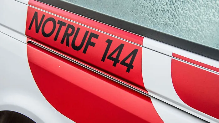 Die Rettung brachte den 15-Jährigen ins Spital