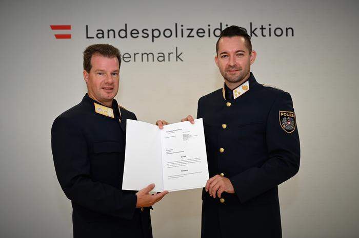 Landespolizeidirektor Gerald Ortner und Chefinspektor René Hackenauer der Polizeiinspektion Erzherzog-Johann-Straße