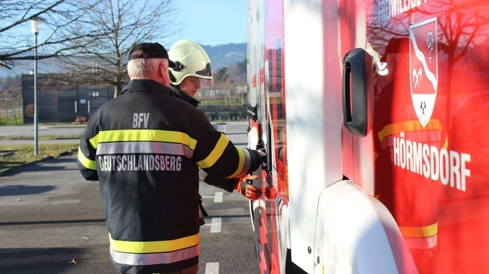 27 Mitglieder der Freiwilligen Feuerwehren Eibiswald, Hörmsdorf und Pitschgau-Haselbach traten am Samstag am Gelände des Freibades in Eibiswald zur Technischen Hilfeleistungsprüfung in den Stufen Bronze, Silber und Gold an.