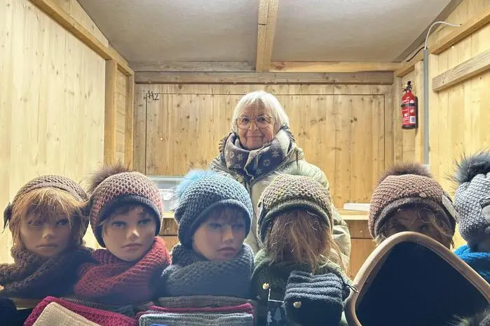 Zwischen den Hütten befanden sich immer wieder zum Advent passende Dekorationen und Ausstellungsgegenstände.